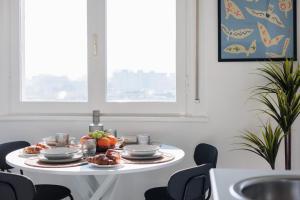 Appartamento di Design con Vista su Via Tortona