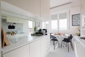 Appartamento di Design con Vista su Via Tortona