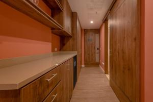 Room Modern Elegance Just Steps from El Tesoro 306