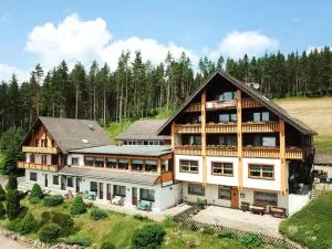 Auerhahn Bed and Breakfast - Black Forest - Waldhotel - 布本巴赫