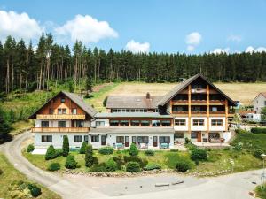 Auerhahn Bed and Breakfast - Black Forest - Waldhotel