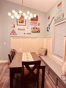 The Cozy Red Barn - Loretto