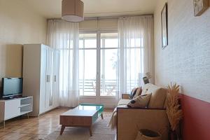 Charming T1 with terrace and sea view