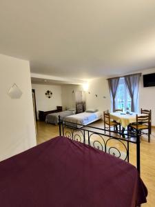 Maisons d'hotes Crezilles Hotes : photos des chambres