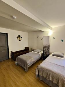 Maisons d'hotes Crezilles Hotes : photos des chambres