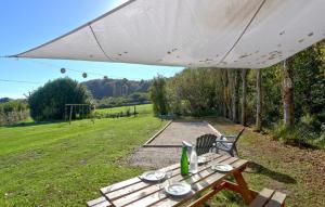 Maisons de vacances Cozy Home In La Pernelle With Wifi : photos des chambres