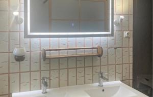 Maisons de vacances 3 Bedroom Amazing Home In Lagnes : photos des chambres