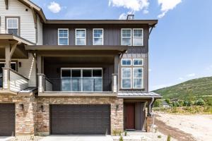 Modern Mountain Retreat Sleeps 10 Park City