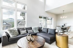 Modern Mountain Retreat Sleeps 10 Park City