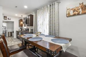 Lively Bungalow Retreat Near Belle Isle, RVA!