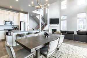 Modern Mountain Retreat Sleeps 10 Park City