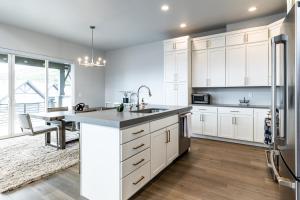 Modern Mountain Retreat Sleeps 10 Park City