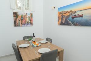 Stylish Valletta 1 bedooom Penthouse with Terrace in the centre with Views