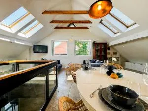 Modern 4BD, 2 Balcony, Family & Work Haven! Near Park & Bus Stop - Psary