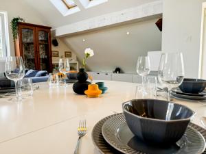 Modern 4BD, 2 Balcony, Family & Work Haven! Near Park & Bus Stop