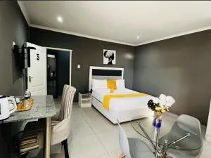 U & I Guesthouse - 恩潘盖尼