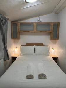 Stylish Family Friendly 3-Bed Caravan Escape at Seven Bays Park