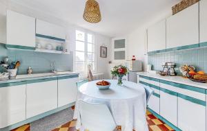 Amazing Home In Volnay With Wifi