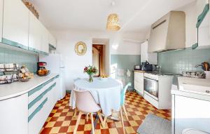 Amazing Home In Volnay With Wifi