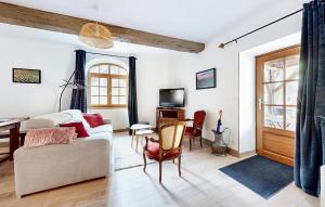 Amazing Home In Volnay With Wifi