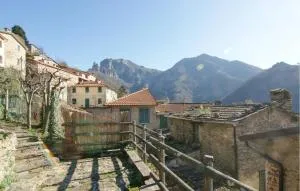 3 Bedroom Nice Apartment In Stazzema - Culla