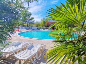 Campings Mobilhome dans camping 3 etoiles en Provence : photos des chambres