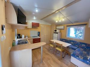 Campings Mobilhome dans camping 3 etoiles en Provence : photos des chambres