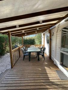 Campings Mobilhome dans camping 3 etoiles en Provence : photos des chambres