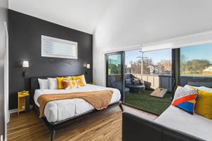 TWO Adjacent Homes Sleeps 24 Only 3 miles to Broadway