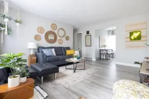 Entire Secluded House Close To CLE Airport and BWU - سترونجسفيل