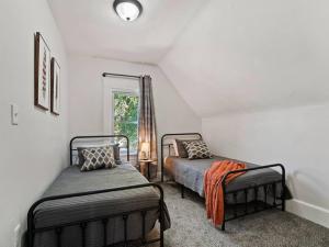 Game Room 7 Min To Downtown CLE