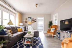 Large Renovated 4 Bedroom Home 9 min to Downtown CLE - 3-star hotels in Cleveland