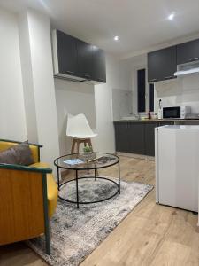 Appart'hotels Gites by Hotel Les Reflets Jaunes : photos des chambres