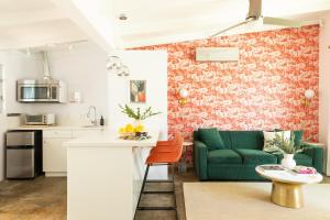 5 Rooms Sleeps 14 Boutique Hotel PoolHotTub The Wesley Agave by AvantStay