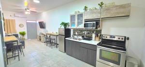 10 MIN FROM BEACH! 4 Queen Beds