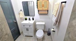 10 MIN FROM BEACH! 4 Queen Beds