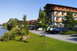 Hotel Restaurant Zum Goldenen Anker mit Hallenbad & Wellnessbere