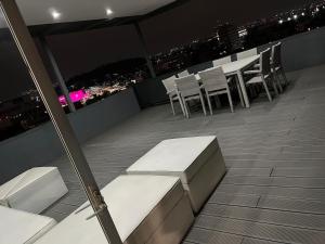 Spectacular PH with office in front of Perisur