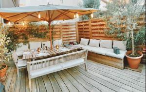 Maisons de vacances Exceptional house with Terrace and Parking a Courbevoie : photos des chambres