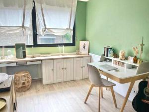 Maisons de vacances Exceptional house with Terrace and Parking a Courbevoie : Villa