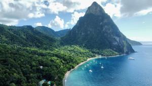 Authentic St, Lucian Experience at Prestigious 2-bed Villa - Colibri Cottage villa - Vily, Soufriere