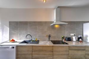 Appartements 3 pieces, climatise, calme, 100m du centre, parking, 