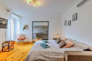 Appartements 3 pieces, climatise, calme, 100m du centre, parking, 