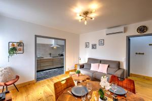 Appartements 3 pieces, climatise, calme, 100m du centre, parking, 