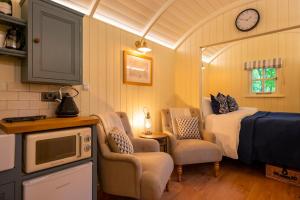 Pansy-Shepherds Hut, Henley on Thames