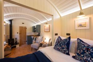 Pansy-Shepherds Hut, Henley on Thames