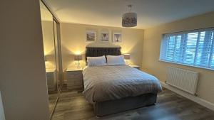 Four Bedroom House With Private Pool - Stunning countryside location with parking close to Chester City Centre