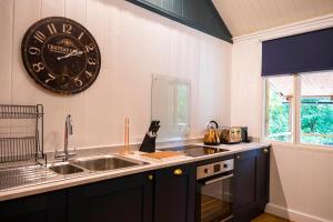 Cosy and Unique Cabin, Henley on Thames