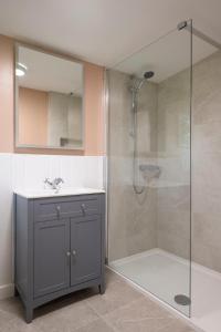 Cosy and Unique Cabin, Henley on Thames