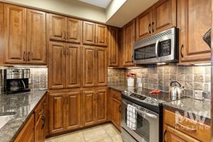 Elegant 2BR Condo in Riverstone